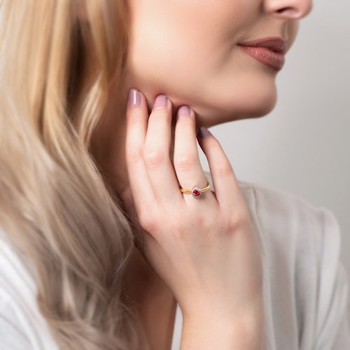 Pierścionek zaręczynowy SAVICKI: dwukolorowe złoto, rubin